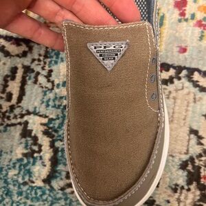 Columbia PFG boys slide ons like new size 4